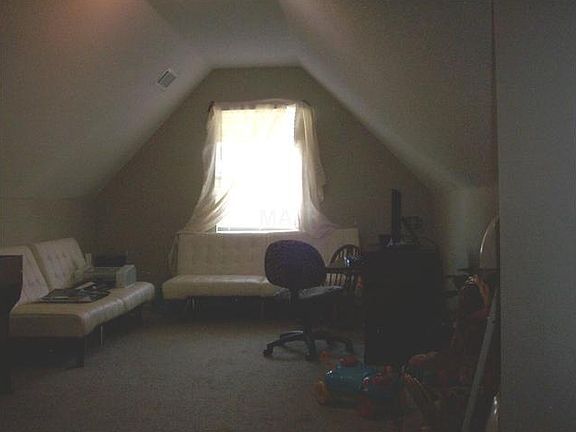 5th image of 150 Magnolia Garden Ln