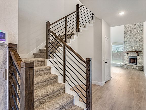 3rd image of 725 Seahawk St