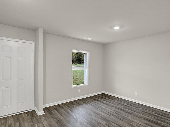 4th image of 981 Woodland Springs Dr