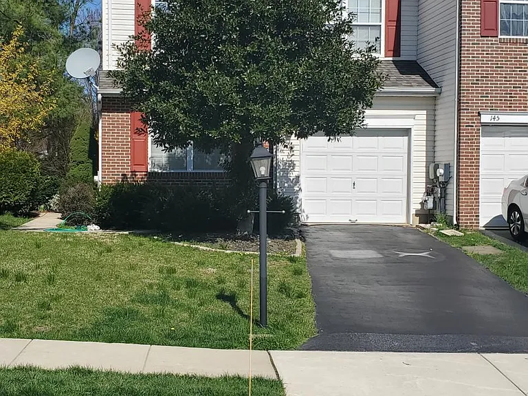 143 Hunt Club Dr — Photo 2