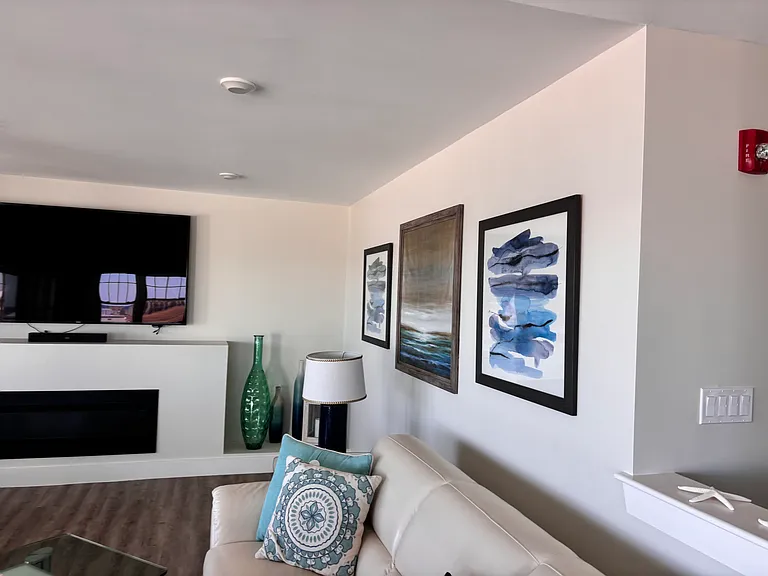 377 Ocean Blvd — Photo 14