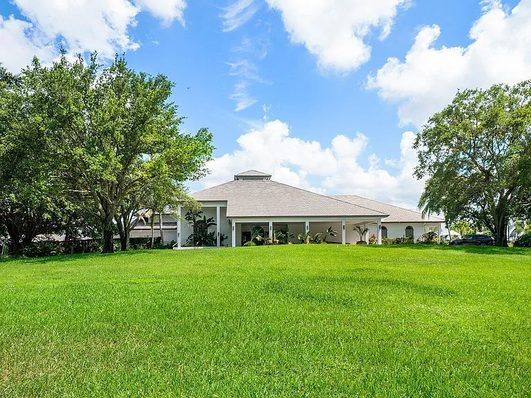 11863 Wimbledon Cir #433 — Photo 40
