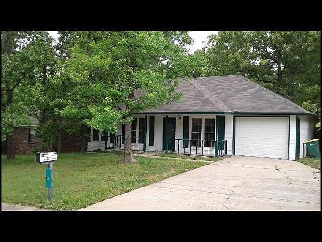 1st image of 8 Foxgrove Ln
