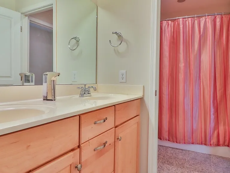 221 Rothesay Ln — Photo 24