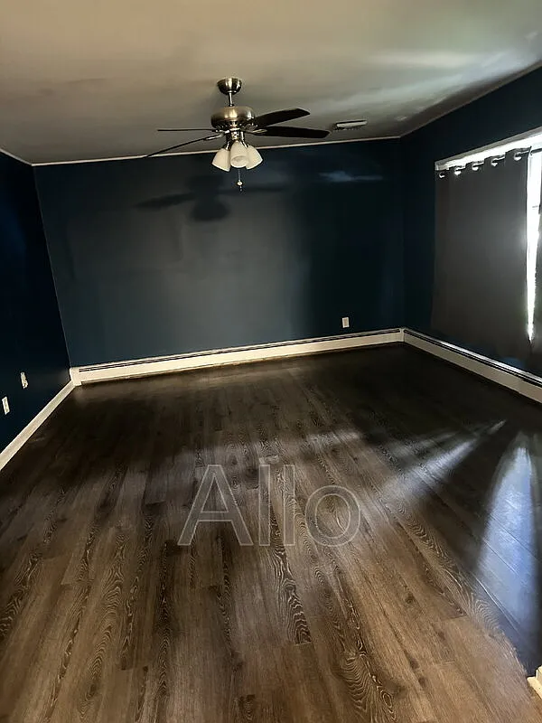3 bed, 1.0 bath, 1300 sqft, $2,300 — Photo 4