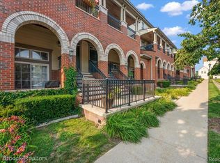 3865 Forester Blvd, Auburn Hills, MI 48326