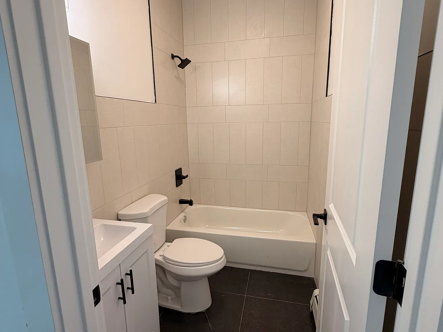 2 bed, 1000 sqft, $1,850 — Photo 2