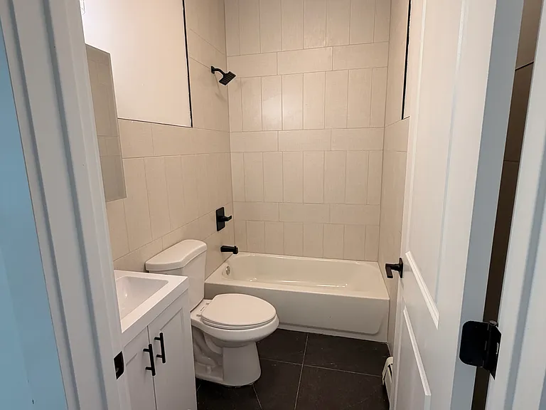 90 Ingraham Pl #1 — Photo 2