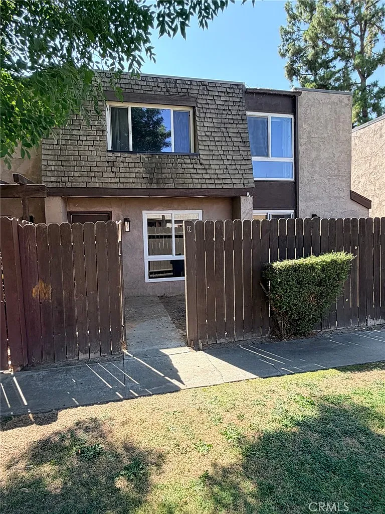 2 bed, 980 sqft, $1,450 — Photo 1