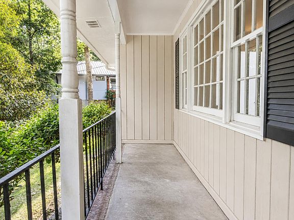 5th image of 393 Wesley Ct