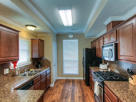 3rd image of 3711 Dove Hollow Ln
