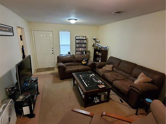 3rd image of 811 San Pedro Dr APT A