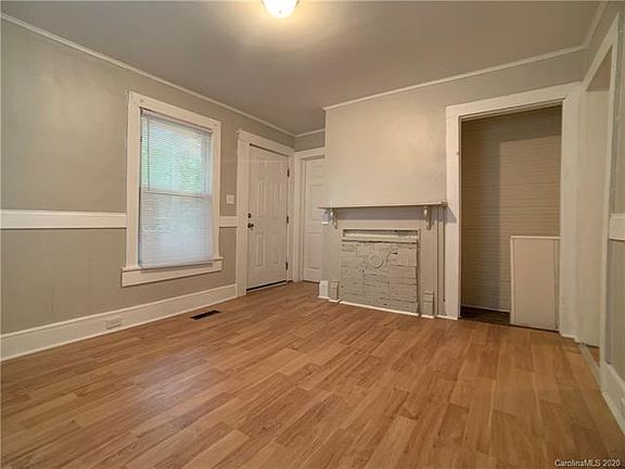 3rd image of 986 Bond Ave