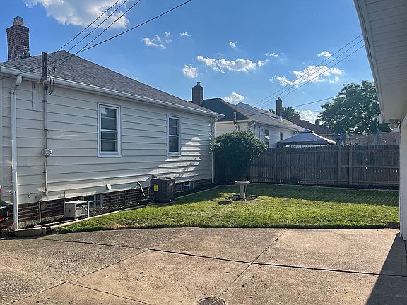 3rd image of 5702 Sunderland Dr