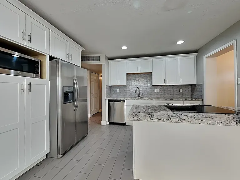 7014 E Latham St — Photo 3