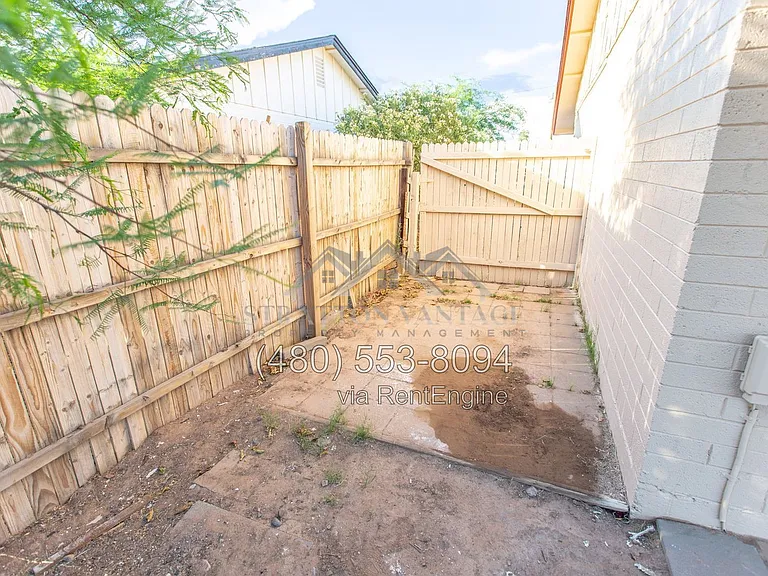 2533 E Blanche Dr — Photo 29