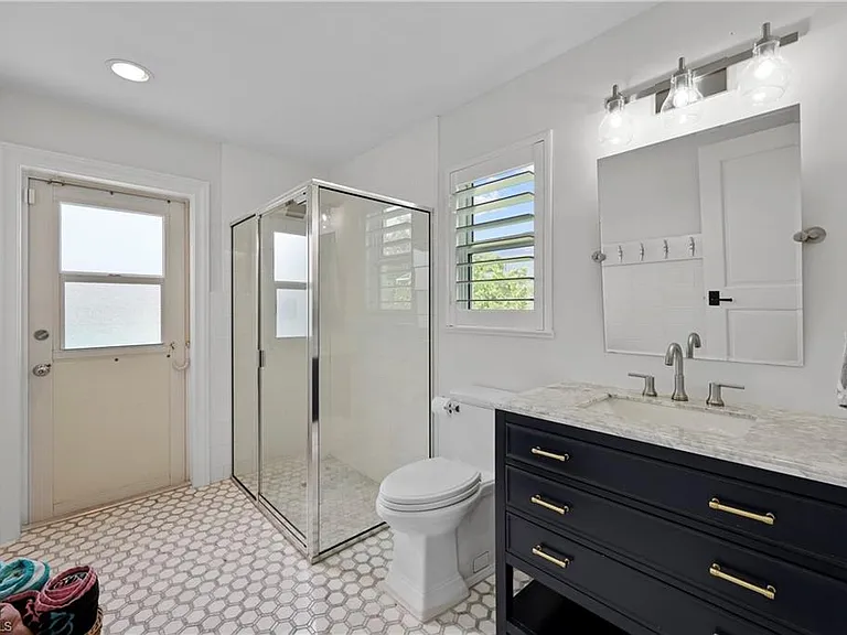 4611 Crayton Rd — Photo 26