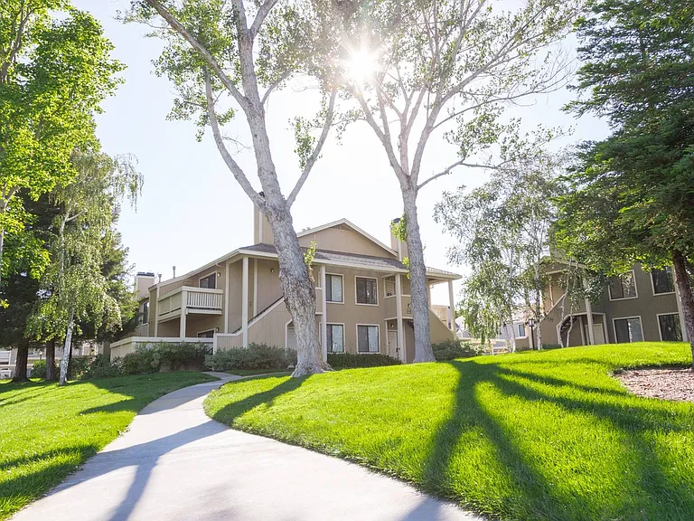 Amador Lakes Apartments — Photo 17