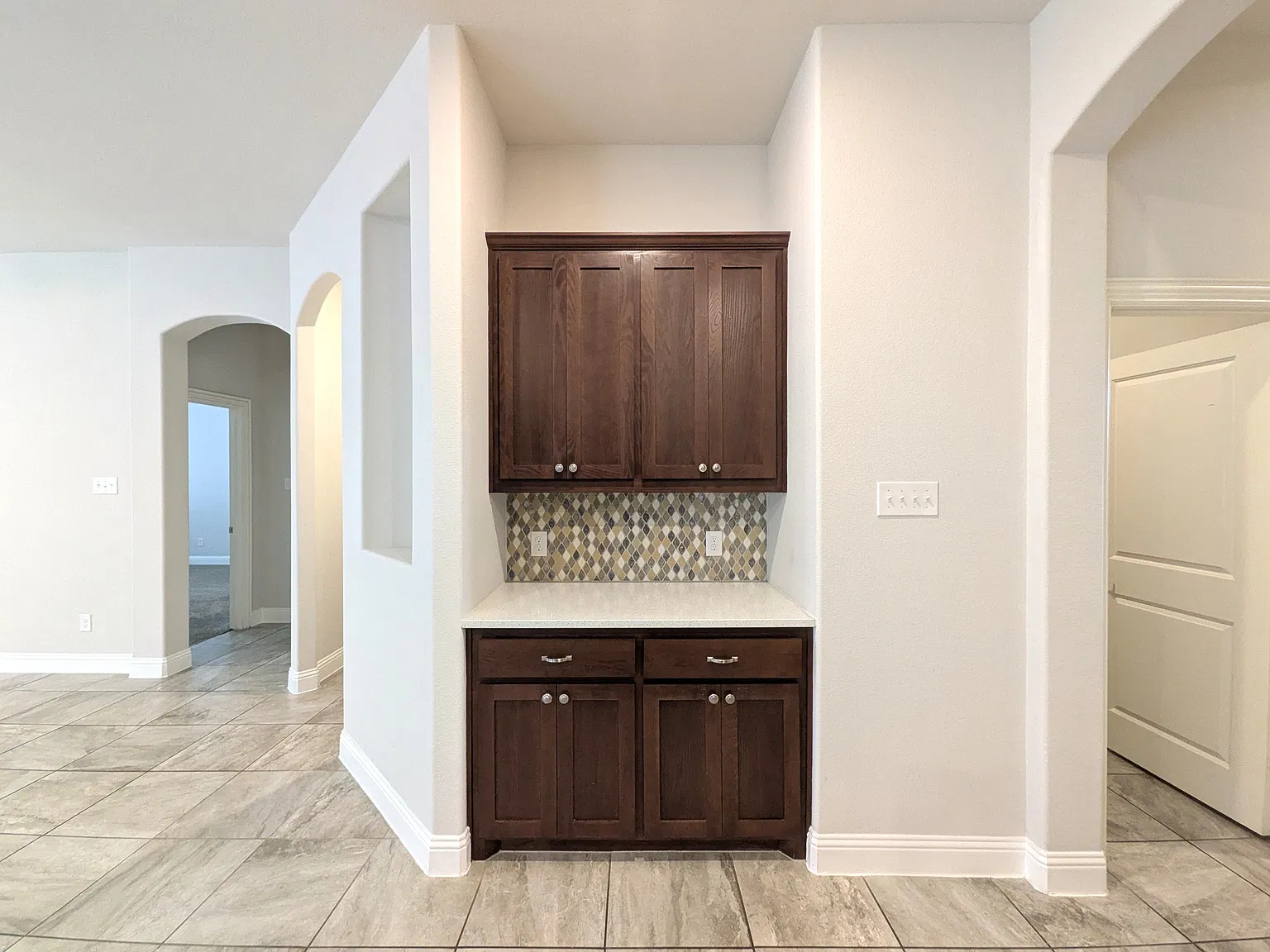 4 bed, 2033 sqft, $2,400 — Photo 3