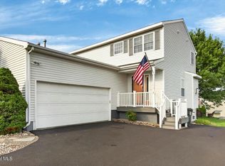 1 Erie Ct, Waterford, NY 12188