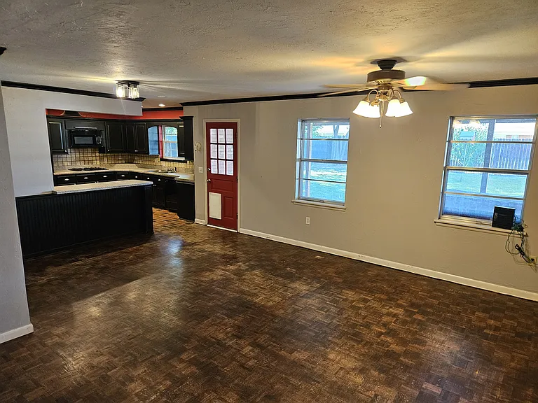 641 W Beam Ave — Photo 7