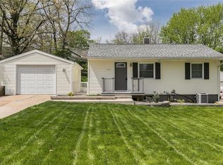 1340 Woodside Dr NW, Cedar Rapids, IA 52405