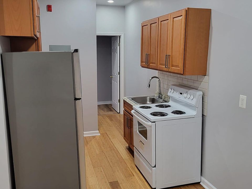 1st image of 220 W Penn St Floor 3