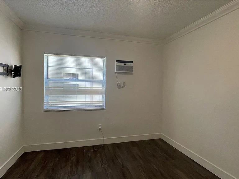 1043 NW 2nd St #9 — Photo 12
