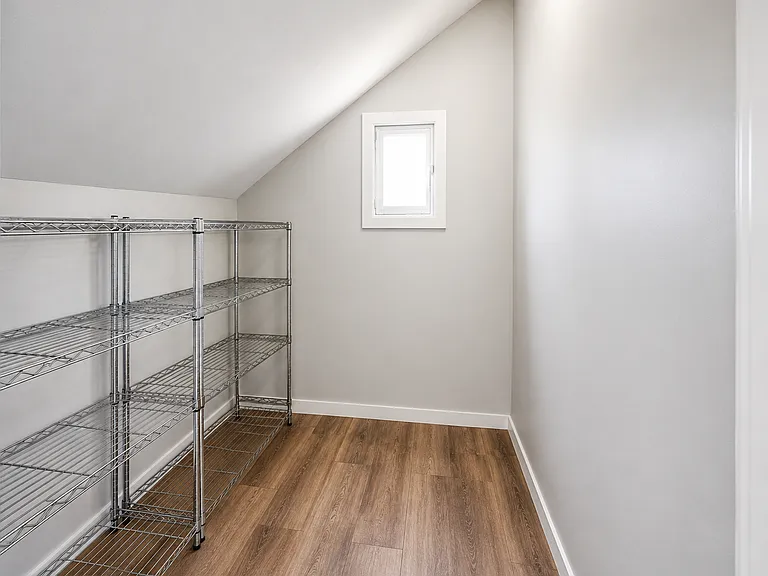 324 W 8th St #3 — Photo 14
