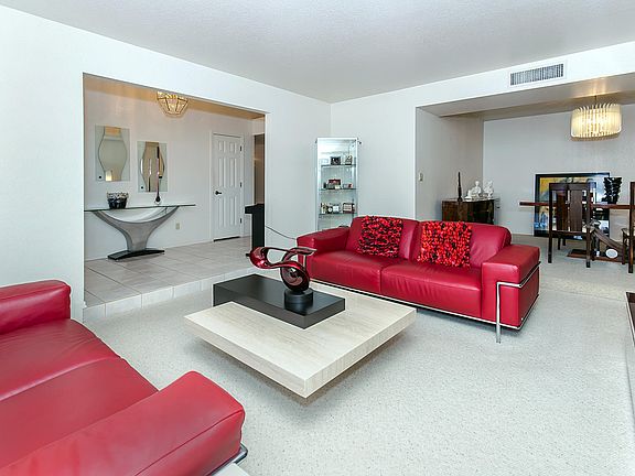 5th image of 840 N Carribean Ave