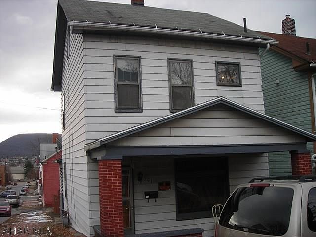 2nd image of 301 Walnut Ave