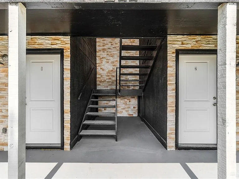 211 Gastel Cir #4 — Photo 4