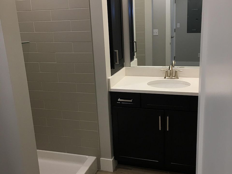 1st image of 139 E 8th St #002