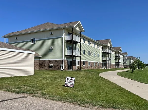 Minot Place Apartments — Photo 1