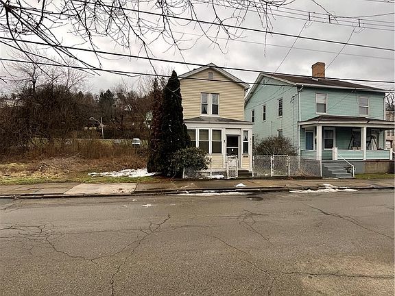2nd image of 435 Pacific St