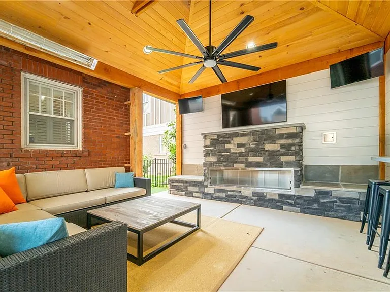 781 Greenwood Ave NE — Photo 6