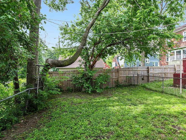 3213 Lexington Ave — Photo 21