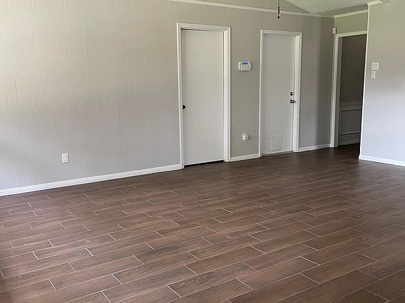 5th image of 1904 Lazy Creek Ln