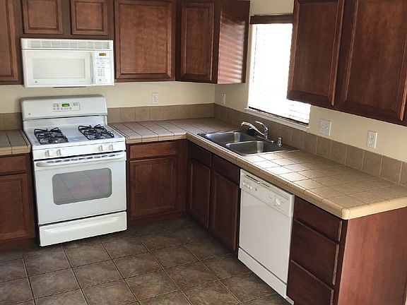 5th image of 4220 Amber Marie Ln