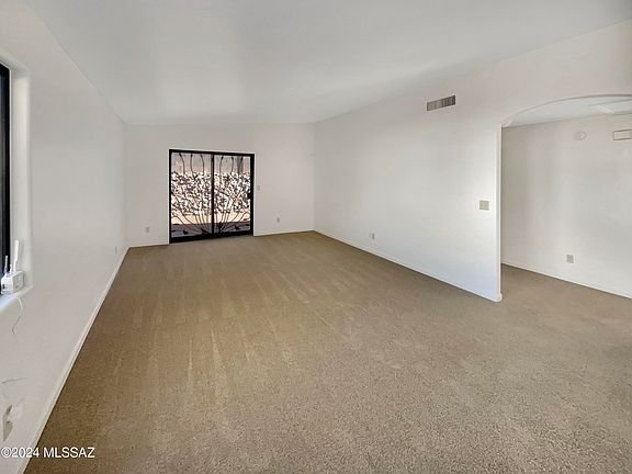 5th image of 3136 W Alexanderwood Dr