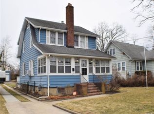 30 County Line Rd, Massapequa, NY 11758