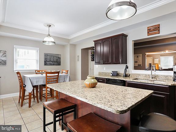 3rd image of 1115 Moller Ave