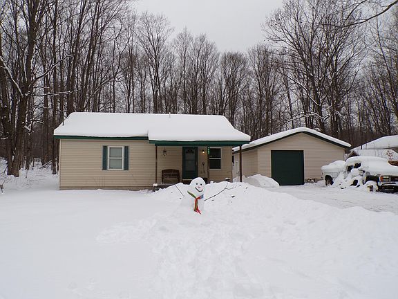 2nd image of 4682 E Circle Dr NE