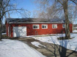 808 N 4th St, Howe, IN 46746