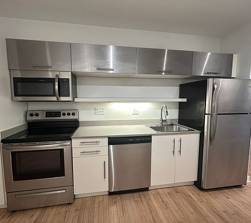1st image of 423 Greenup St #203