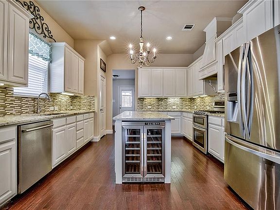 2nd image of 11932 Hathaway Dr