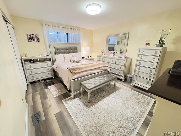 2nd image of 604 Sunward Dr