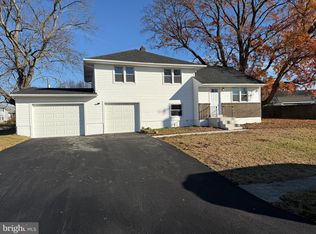 13 Center Cir, Wilmington, DE 19808