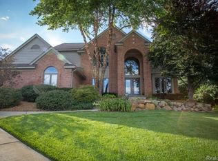 654 Plainfield Dr, White Lake, MI