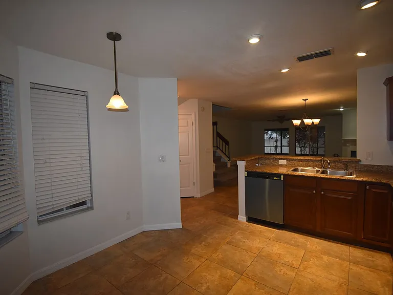 2620 Lancaster Ct — Photo 6